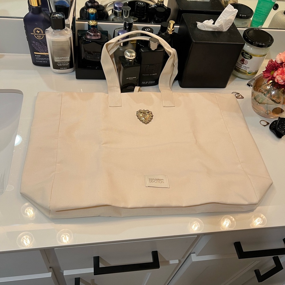 Dolce & GabbanaCream Tote Bag with Heart Accent